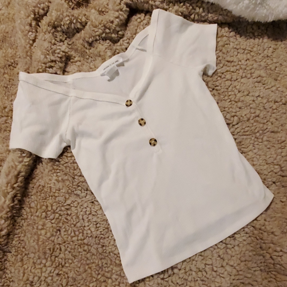 White crop tee